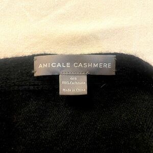 Black cape in pure cashmere like new
